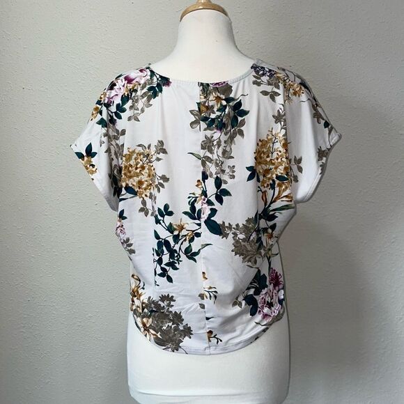 Hem & Thread Floral Waist Length Top Medium - Picture 3 of 6